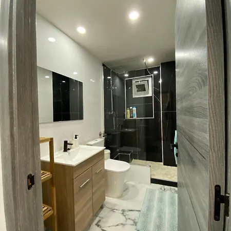 Beach Center Apartment *